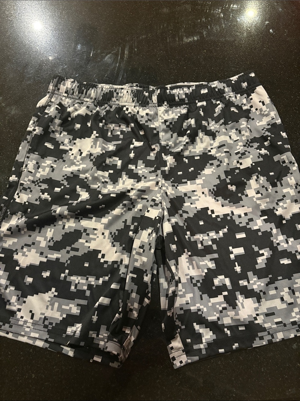 Kids Black & Gray Digital Camo Athletic Shorts size 14/16 HUSKY